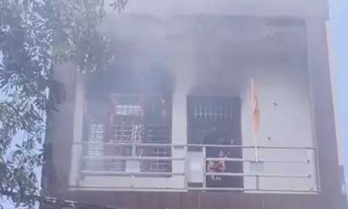 MUZAFFARNAGAR-लैपटाॅप फटने से कारखाने में लगी आग, मचा हड़कम्प