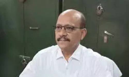 माननीय नेता जी का काम नहीं होने पर डीएम सख्त