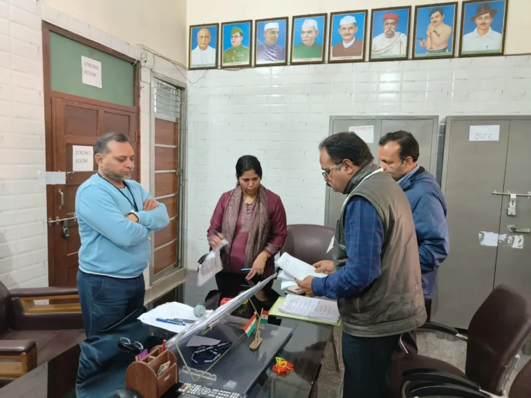 एसडीएम खतौली मोनालिसा ने किया परीक्षा केन्द्रों का निरीक्षण