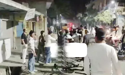 खालापार में पटाखे वाली बुलेट पुलिस पर भारी, मारपीट के बाद पुलिस से बाइक छीन फरार हो गये युवक