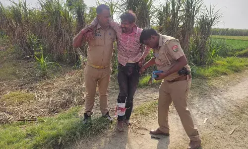 होली पर रंजिशन युवक की चाकुओं से गोदकर हत्या, आरोपी को पुलिस ने मारी गोली