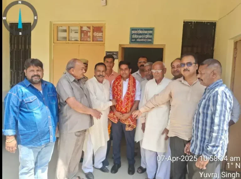 उत्तर प्रदेश जन कल्याण मंच द्वारा उप जिलाधिकारी को किया गया सम्मानित