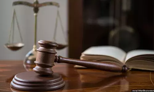 वकील ने जज से की अभद्रता…छह महीने के लिए जेल भेजा गया
