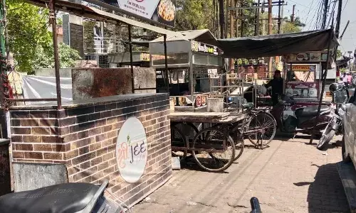 चाट बाजार बंदी से बिगड़ा सौ परिवारों की रोजी का जायका