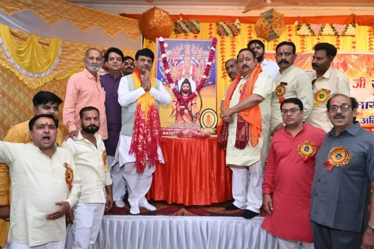 शहर में धूमधाम से निकली भगवान परशुराम की शोभायात्रा