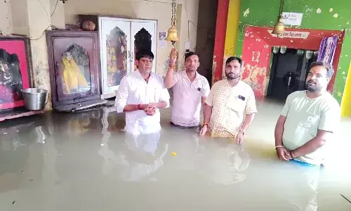 जनकपुरी के गौरी शंकर मंदिर में चार फीट पानी भरा, लोगों में आक्रोश