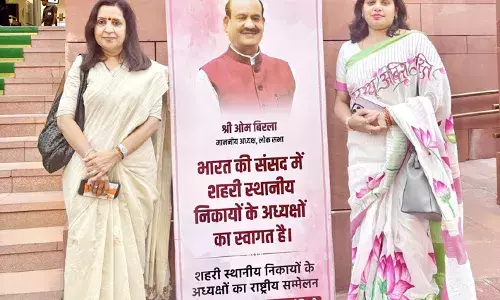 संसद भवन पहुंचने वाली पहली चेयरपर्सन बनीं मीनाक्षी स्वरूप