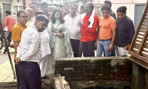 MUZAFFARNAGAR-सड़क की खराब गुणवत्ता देख भड़की चेयरपर्सन मीनाक्षी स्वरूप