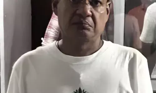 गाजियाबाद में फर्जी ‘दूतावास’ का भंडाफोड़: STF ने नकली एंबेसडर को दबोचा, लग्जरी गाड़ियां, मोहरें और लाखों की नकदी बरामद