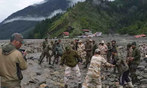 उत्तरकाशी में राहत और रेस्क्यू का मिशन जारी: धराली से युवक का शव मिला, हर्षिल से 11 जवानों को बचाया गया