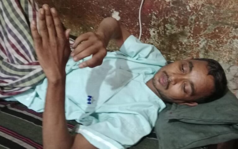वैष्णो देवी हादसाः सात दिन बाद पत्नी-बेटी के साथ घर लौटा घायल अजय