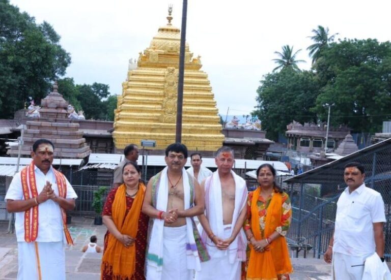 मंत्री कपिल देव ने परिवार सहित किए भगवान शिव के मल्लिकार्जुन स्वरूप के दर्शन
