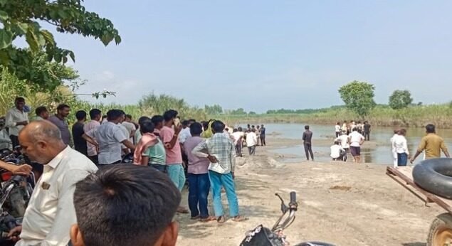 गंगा से रेत निकाल रहे मजदूर को खींचकर ले गया मगरमच्छ