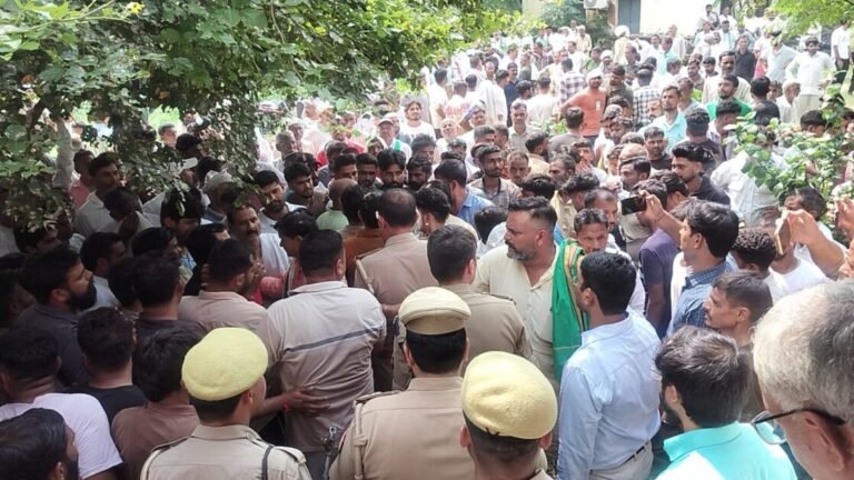 मुजफ्फरनगर-लाइनमैन की मौत से भड़का आक्रोश, ग्रामीणों ने किया हंगामा