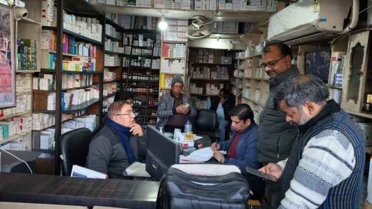 जिला परिषद मार्किट में औषधि विभाग की बड़ी कार्रवाई, क्वालिटी मेडिसिन कंपनी पर छापा