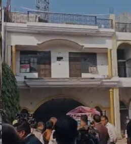 बरेली में सपा नेताओं के दो मैरिज हॉल पर दो दिन तक बुलडोजर एक्शन, 50 लोग बेघर
