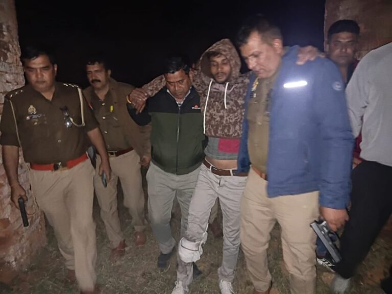 देवबंद में पुलिस मुठभेड़: 25 हजार का इनामी बदमाश घायल, तीन गिरफ्तार