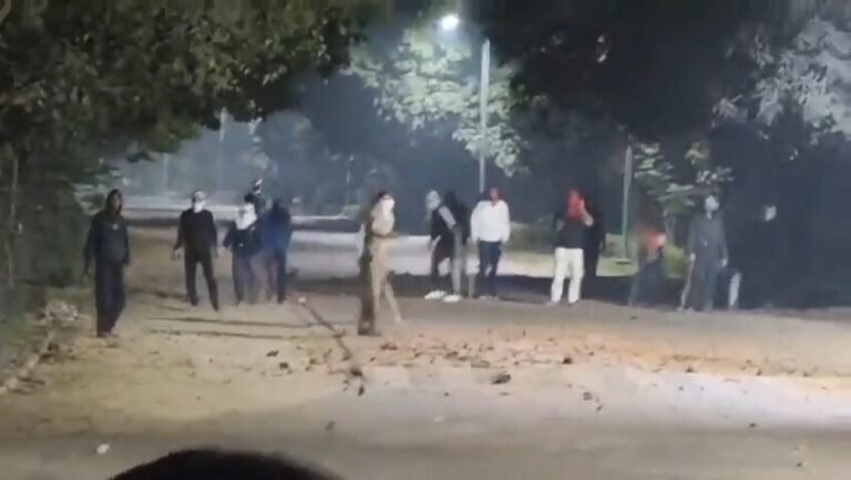 BHU में देर रात बवाल: छात्रों और प्रॉक्टोरियल बोर्ड में भिड़ंत, पत्थरबाजी से कैंपस में तनाव