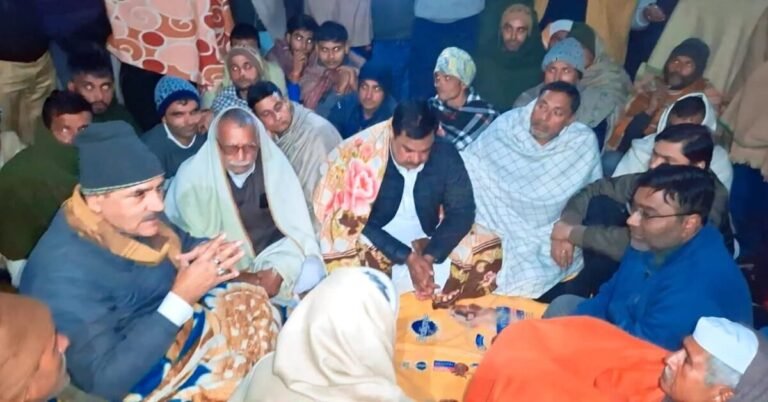 लाइनमैन की मौत पर आधी रात तक हंगामा, नौकरी और आर्थिक मदद पर समझौता