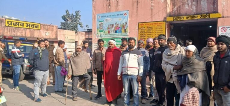 परीक्षा देने जा रही छात्राओं की ई रिक्शा को एम्बुलेंस ने मारी टक्कर….देखें वीडियो