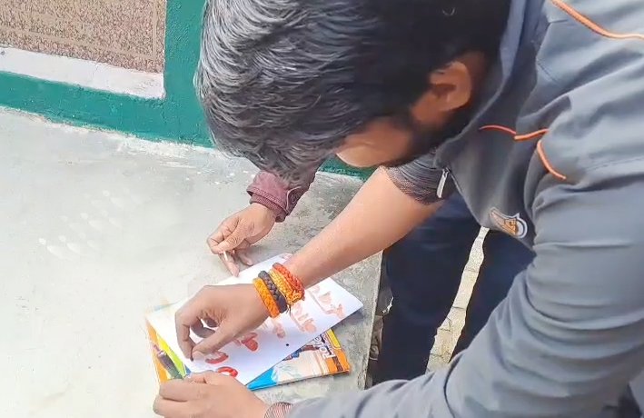 यूजीसी इक्विटी कानूनः हिंदूवादी नेता ने रक्त से लिखा पीएम मोदी के नाम पत्र