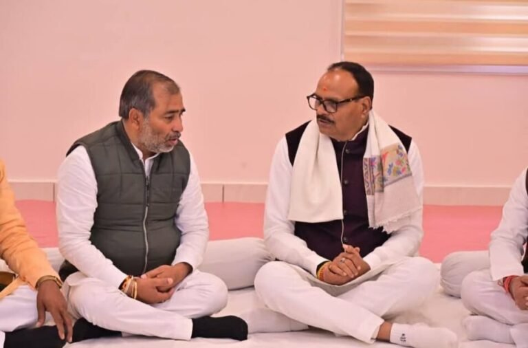 देवबंद पहुंचे डिप्टी CM ब्रजेश पाठक, जड़ौदा जट में दी श्रद्धांजलि, PHC का किया निरीक्षण