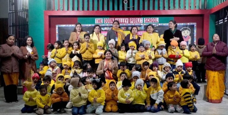 द दून वैली पब्लिक स्कूल में पराक्रम दिवस व बसंत पंचमी समारोह