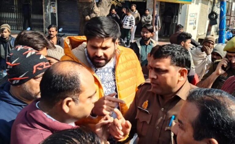 भाजपा सभासद प्रशांत गौतम से अभद्रता के आरोपी हैड कांस्टेबल लाइन हाजिर