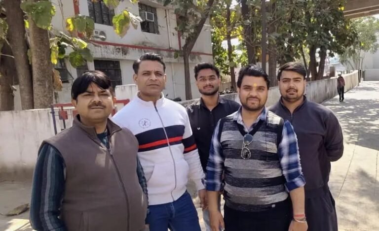 मेडिकल रेप ने अपनी समस्याओं को लेकर कलेक्ट्रेट में किया प्रदर्शन