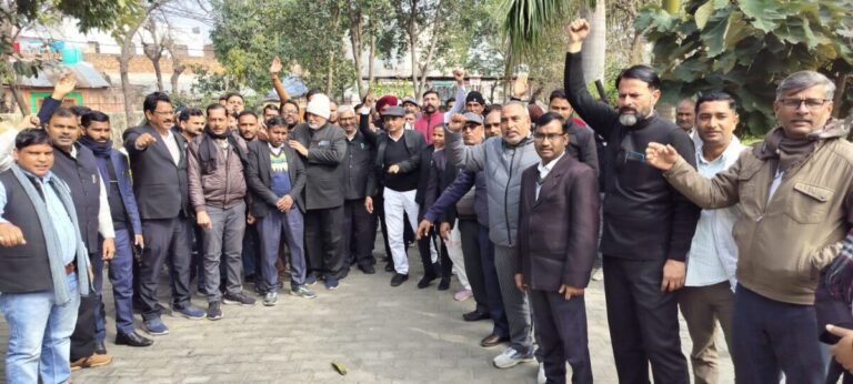 खतौली तहसील में भ्रष्टाचार के खिलाफ वकीलों का आंदोलन सातवें दिन भी जारी, प्रशासन पर गंभीर आरोप