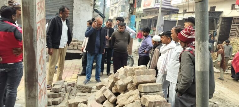 खतौली में पुलिया निर्माण को लेकर विरोध, मकानों और सुरक्षा पर उठे सवाल
