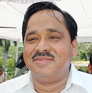 बड़ा सियासी झटका! नसीमुद्दीन सिद्दीकी सपा में शामिल, 15,758 समर्थकों संग अखिलेश के साथ