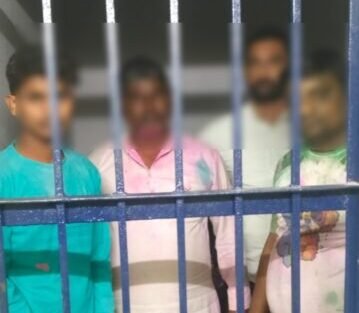 दुल्हैंडी के दिन दो पक्षों के बीच जमकर पथराव, कई लोग घायल