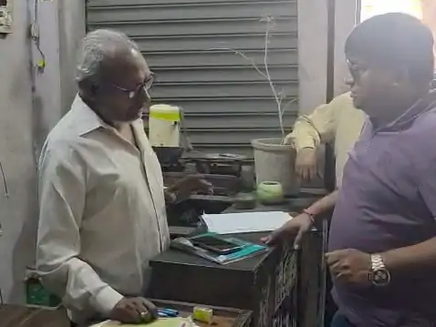 मुजफ्फरनगर गैस कालाबाजारी पर छापा, 12 सिलेंडर बरामद