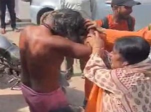 साफ्टवेयर इंजीनियर बना साधु, 15 साल पहले छोड़ गया था पत्नी और बच्चे, अचानक लौटा तो घरवाली ने कर दी पिटाई