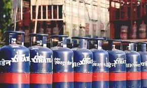 कमर्शियल गैस सिलेंडर सप्लाई पर सरकार का बड़ा फैसला, होटल-रेस्टोरेंट को राहत