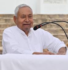 नीतीश कुमार इस्तीफा विधान परिषद, फिर भी सीएम पद पर कायम