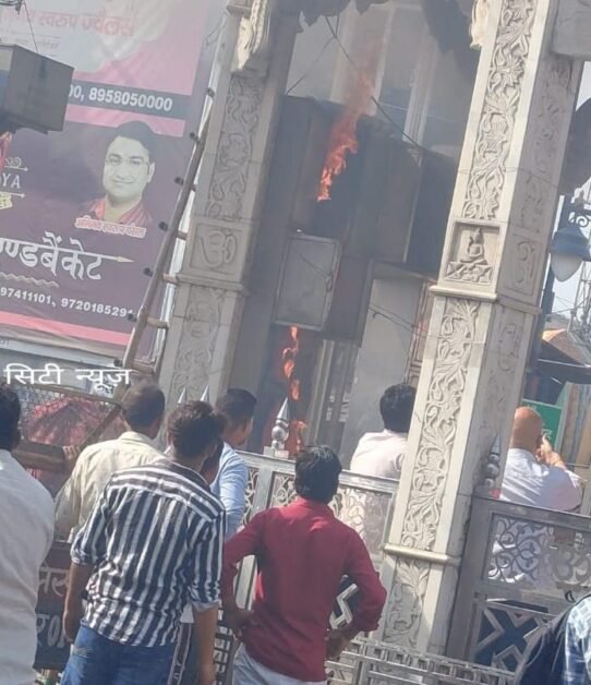 मुजफ्फरनगर शिव चौक मंदिर में लगी आग, मचा हड़कंप