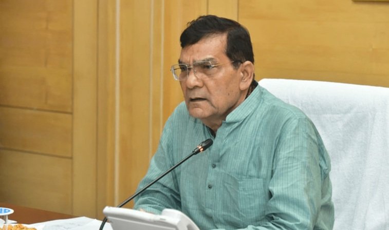 गाजीपुर में लटके तारों पर एके शर्मा सख्त: जेई सस्पेंड, एसडीओ और अधिशासी अभियंता को चार्जशीट