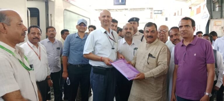 मुजफ्फरनगर रेलवे स्टेशन पर फुट ओवर ब्रिज विस्तार की मांग