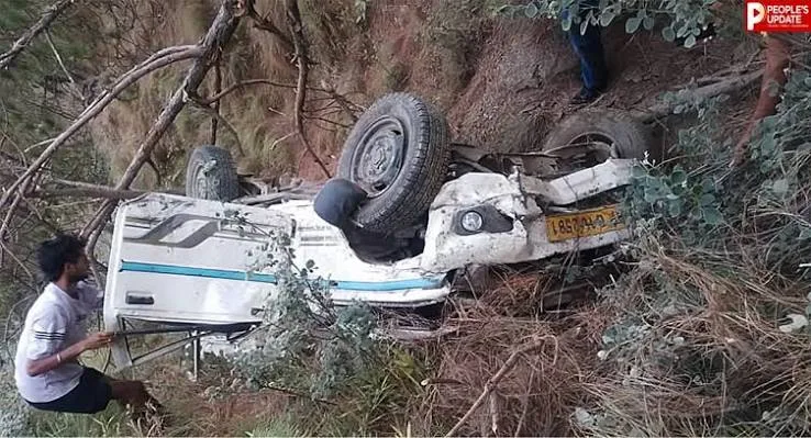 बोलेरो खाई में गिरी, मुंडन संस्कार से लौट रहे सात लोगों की दर्दनाक मौत